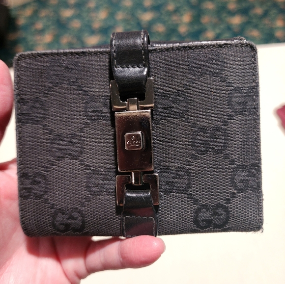 Gucci Other - GUCCI Authentic pin push closer wallet